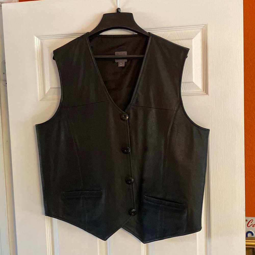 Men’s black leather vest. Size Large